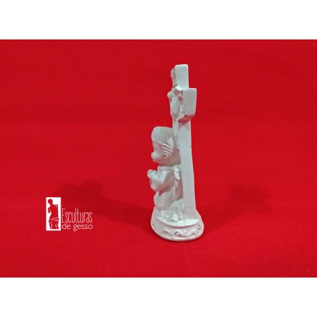 Anjo na Cruz Rezando em Gesso Cru 11cm